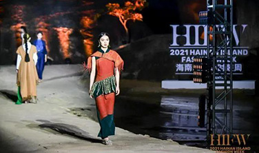 2021海南岛国际时装周DAY3|东田学校团队助力AWAYLEE、黎锦主题时装秀
