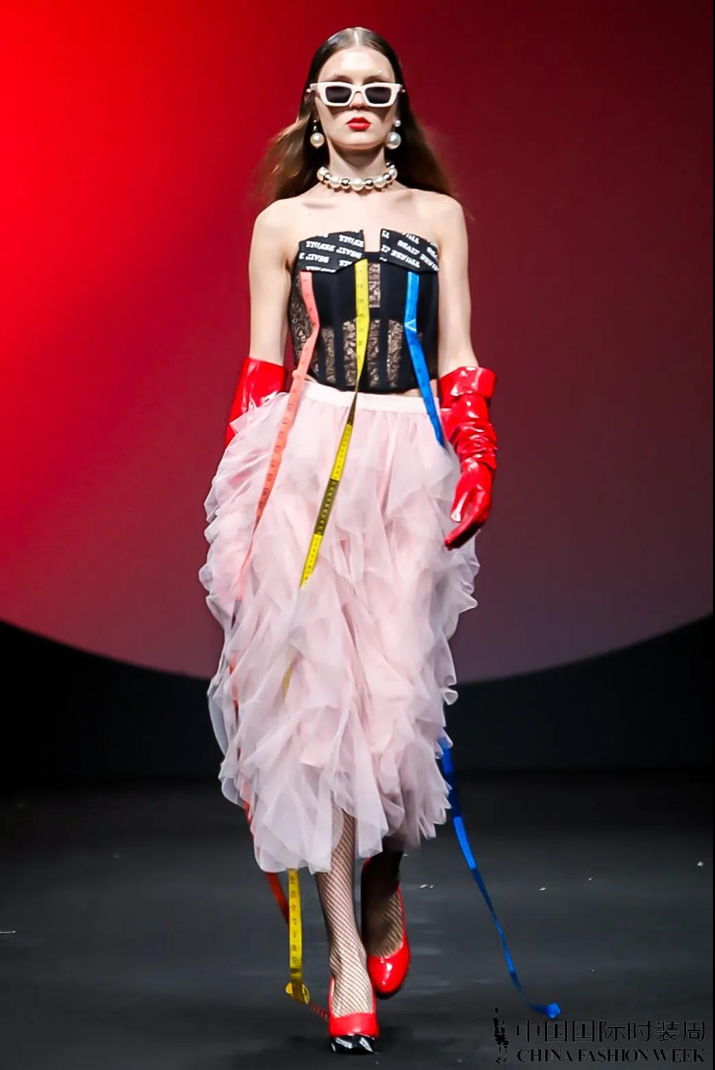 上海时装周 DAMOWANG 2021 春夏系列秀场回顾-服装设计新闻-资讯-服装设计网手机版|触屏版